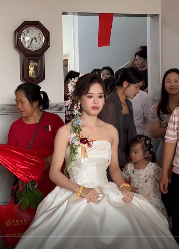 Cô dâu "gây sốt" tại đám cưới quê vì quá xinh đẹp, nhan sắc nổi bật như tiên nữ- Ảnh 2.