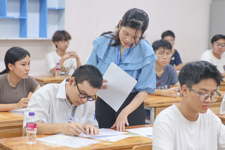 Các quy định trong phòng thi tốt nghiệp THPT 2025 thí sinh nhất thiết phải nhớ- Ảnh 1.