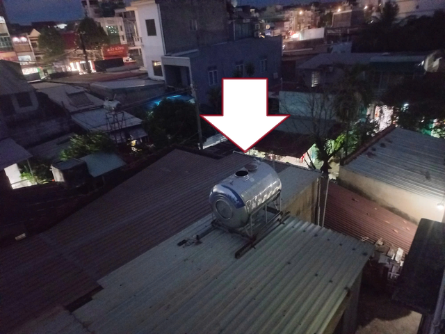 Kinh hãi phát hiện bộ xương người trong bồn nước trên mái nhà ở Biên Hòa: Manh mối từ chiếc ví bí ẩn- Ảnh 1.