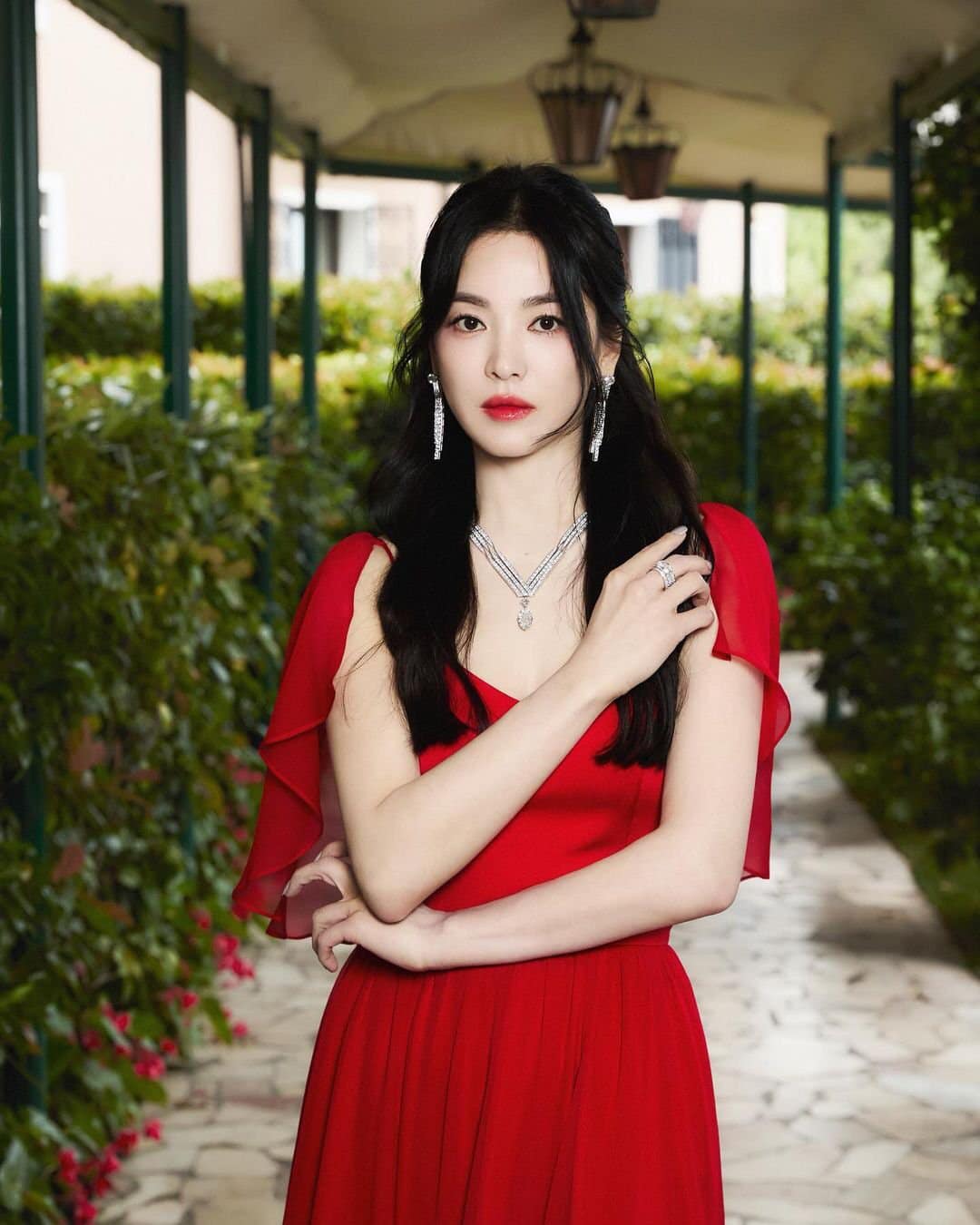 Song Hye Kyo và Ha Ji Won cùng chăm uống loại nước được ví "kem nhả nắng" ngừa nám, trẻ hóa từ bên trong, bảo sao đều xứng danh trường thành nhan sắc- Ảnh 1.