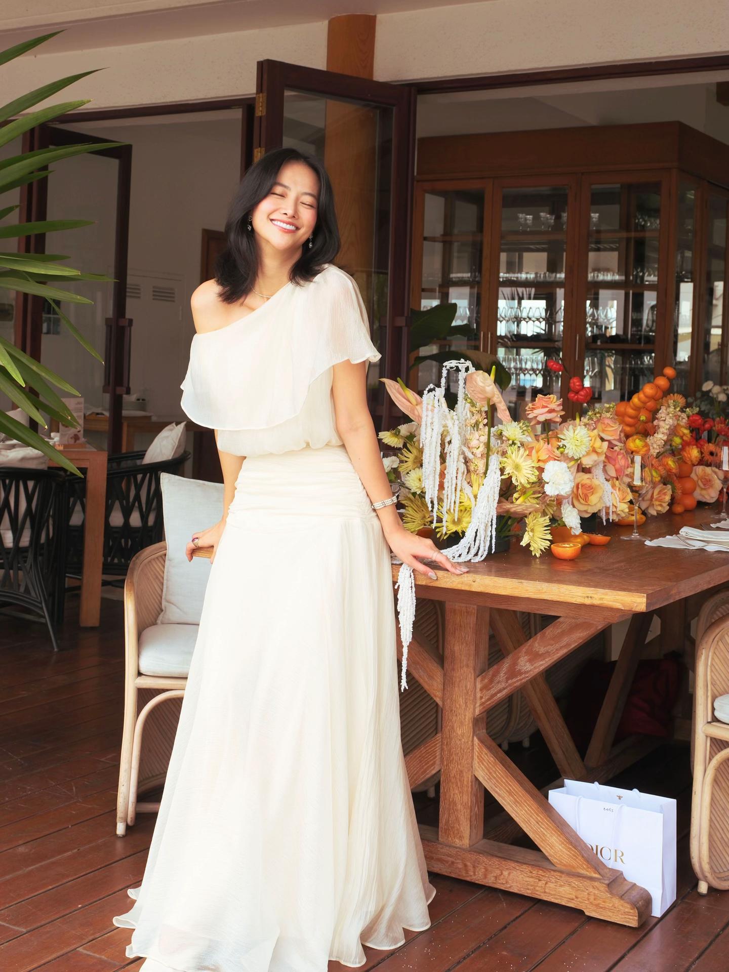 Nàng hậu bị nói "không đủ tầm" chỉ mặc đơn giản tới fashion show mà ấn tượng cỡ này- Ảnh 14.
