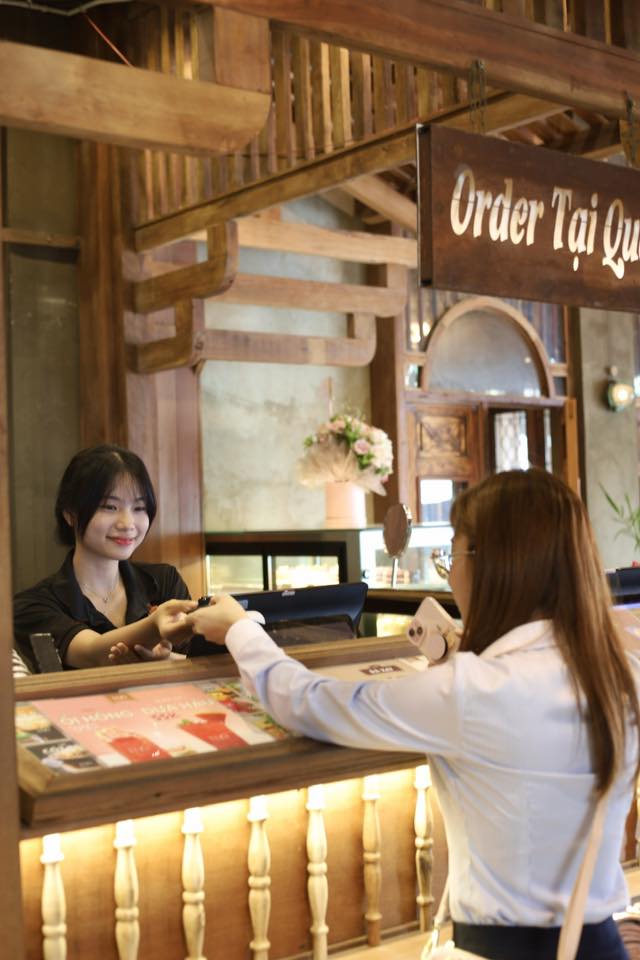 Chi nửa tỉ lắp 700 con gấu bông khắp mặt tiền, quán cà phê ở TP.HCM vẫn gây tranh cãi vì lý do này!- Ảnh 7.