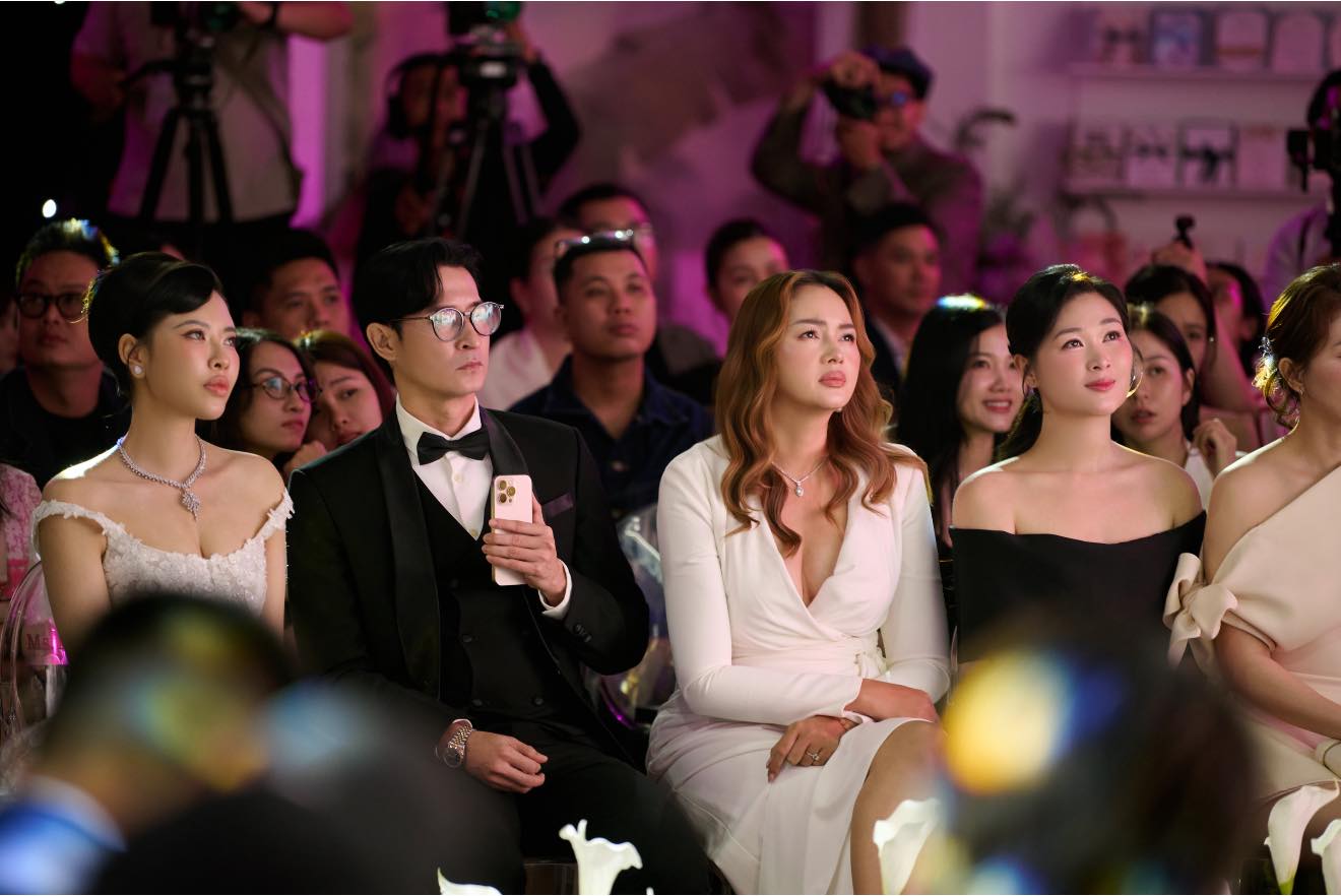 Độc lạ Vbiz: Huy Khánh công khai si mê vợ cũ ra mặt, thái độ của Mạc Anh Thư mới đáng bàn- Ảnh 2.