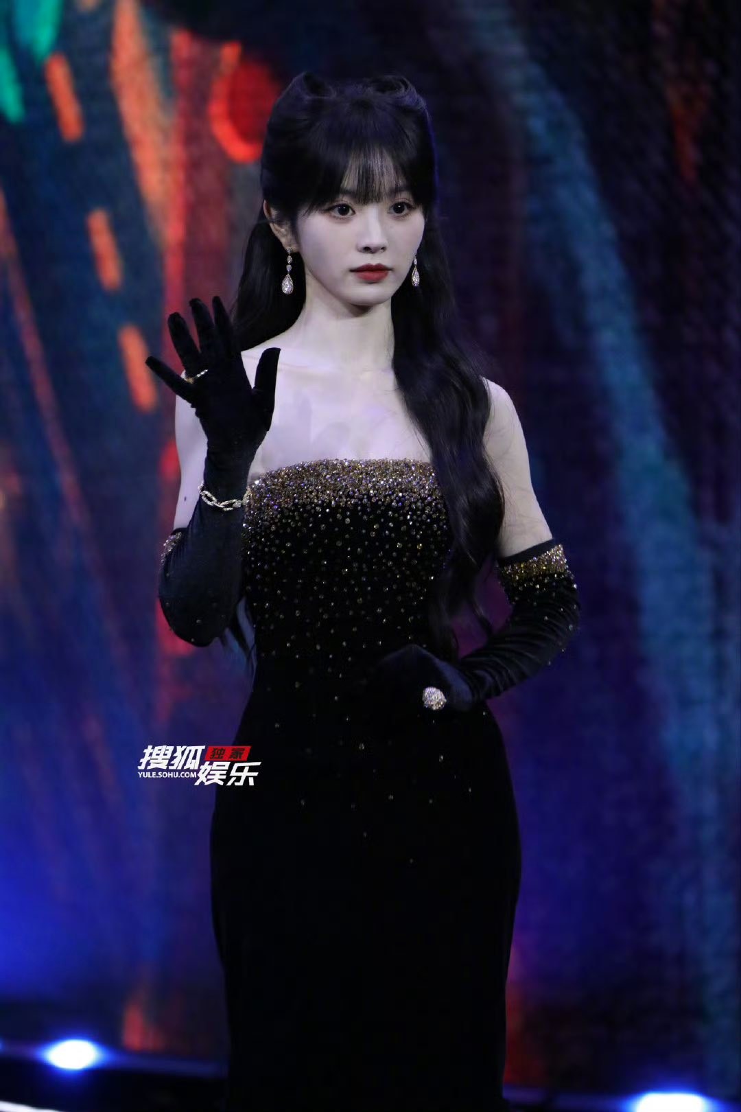 Siêu thảm đỏ hot nhất trưa nay: Nhiệt Ba 