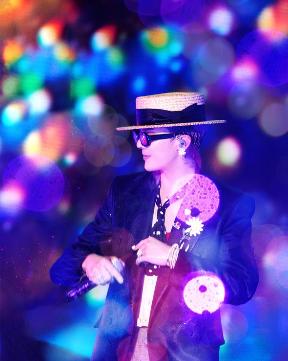 G-Dragon tự tay 