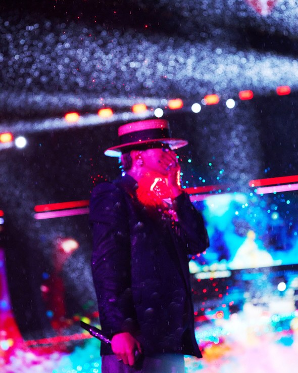 G-Dragon tự tay 