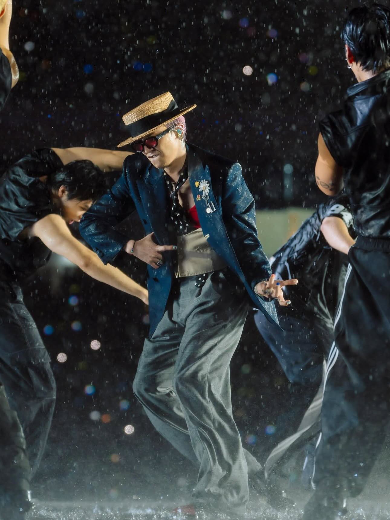 G-Dragon cũng có ngày bắt chước Sơn Tùng M-TP hay sao?- Ảnh 2.