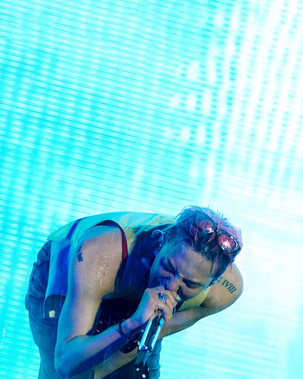G-Dragon tự tay 