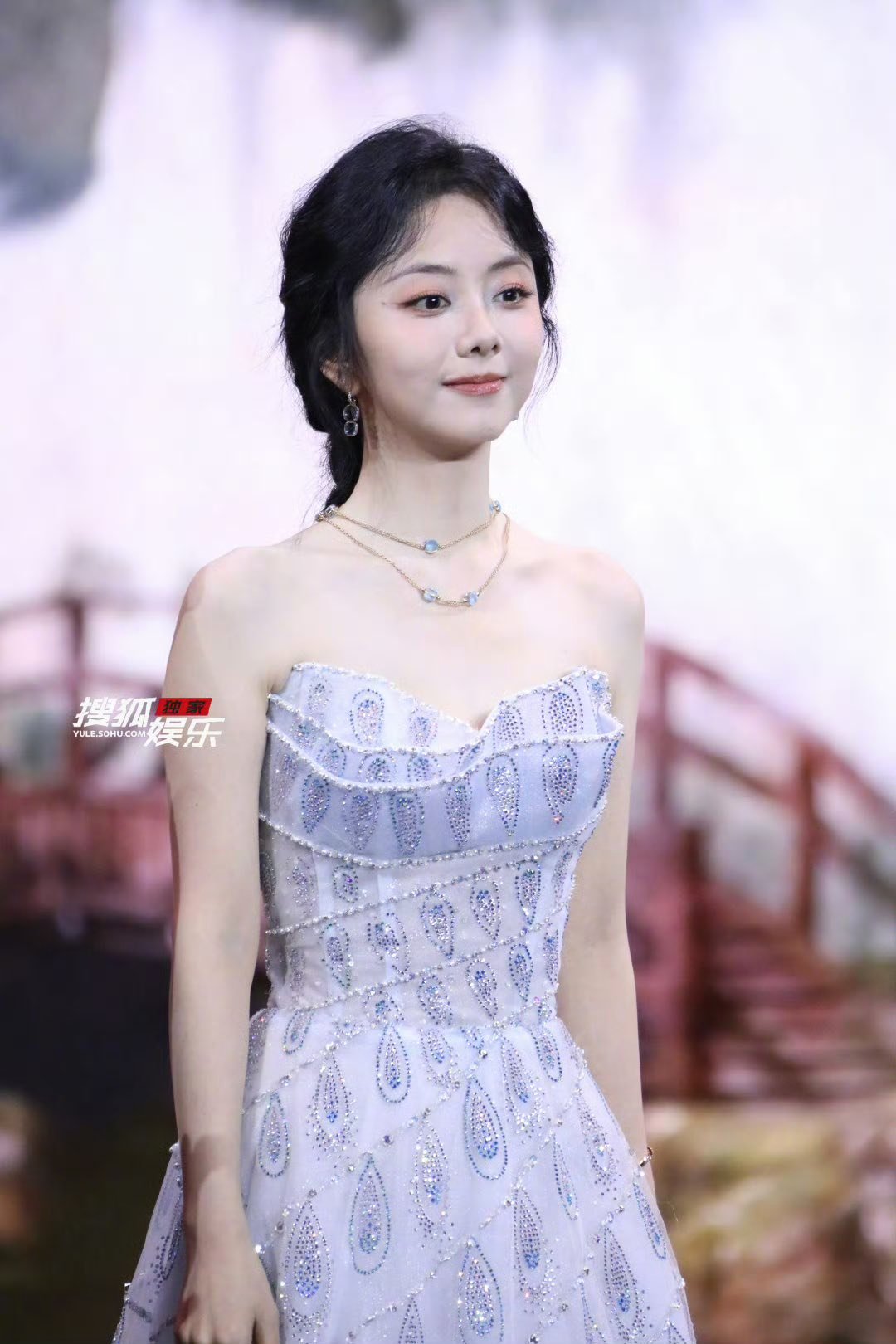 Siêu thảm đỏ hot nhất trưa nay: Nhiệt Ba 