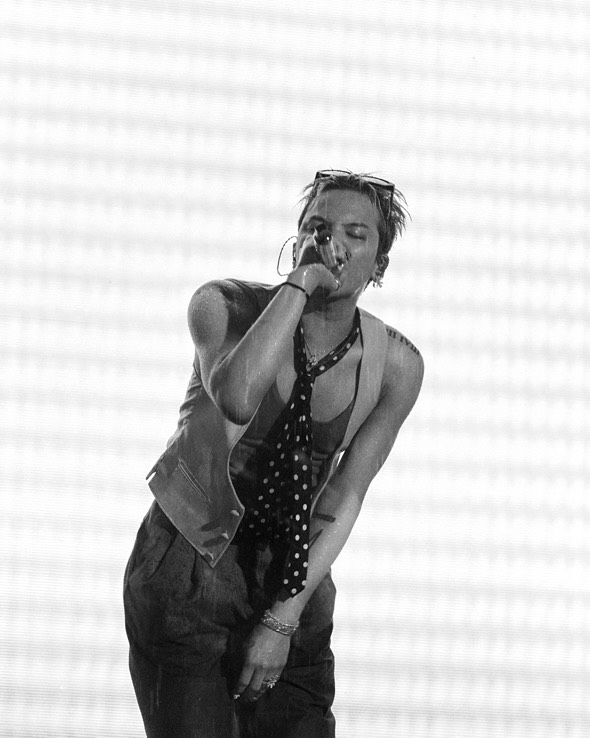 G-Dragon tự tay 