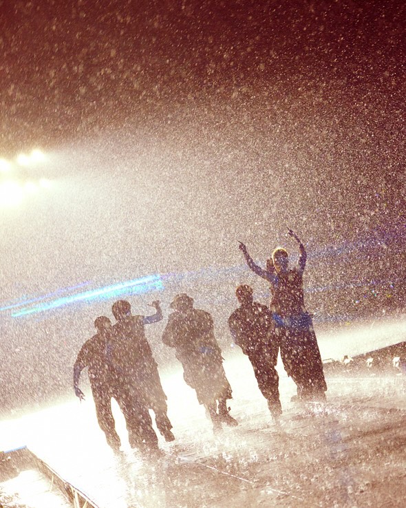 G-Dragon tự tay 