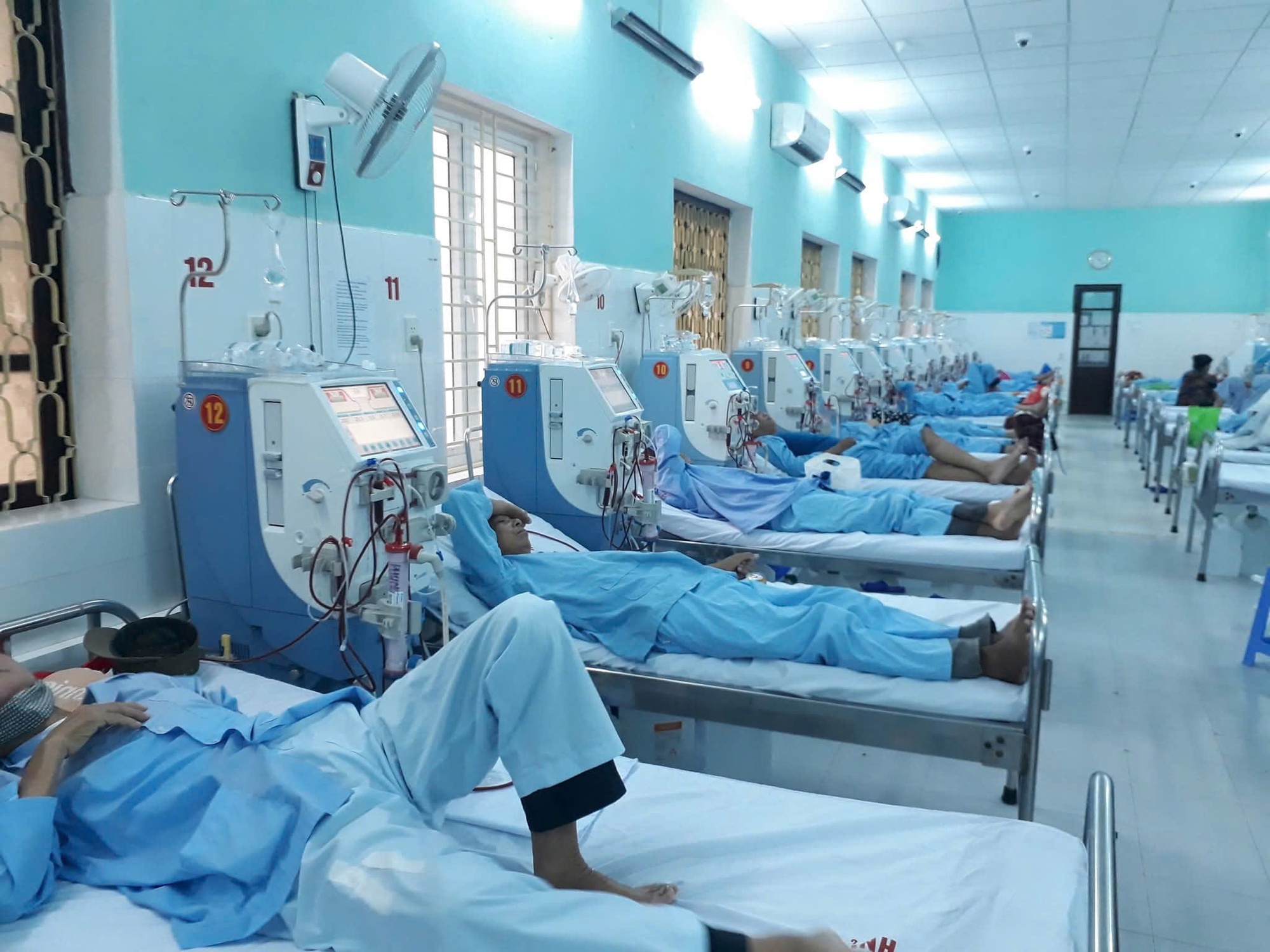 Thận teo nhỏ khi chưa tới 30 tuổi: Bác sĩ cảnh báo 2 thói quen gây suy thận, rất nhiều người Việt mắc- Ảnh 1.