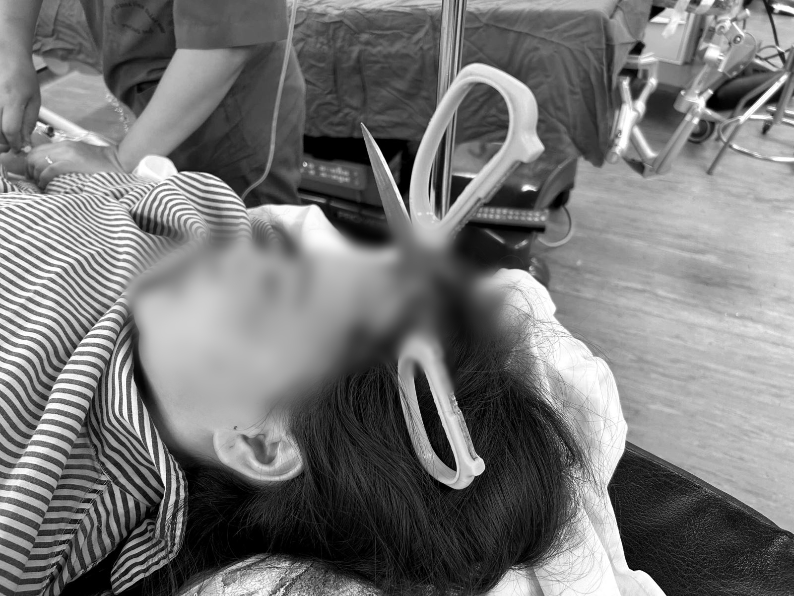 Kinh hãi cô gái 25 tuổi ở Quảng Ninh nhập viện với chiếc kéo sắc nhọn đâm xuyên sọ não- Ảnh 1.