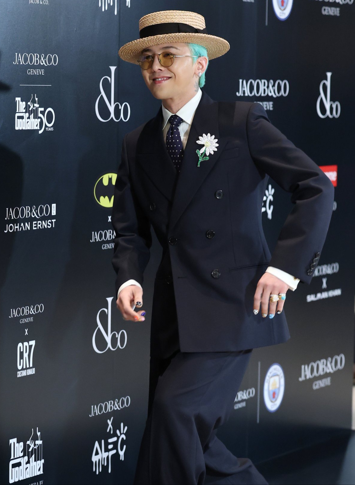 G-Dragon cũng có ngày bắt chước Sơn Tùng M-TP hay sao?- Ảnh 11.