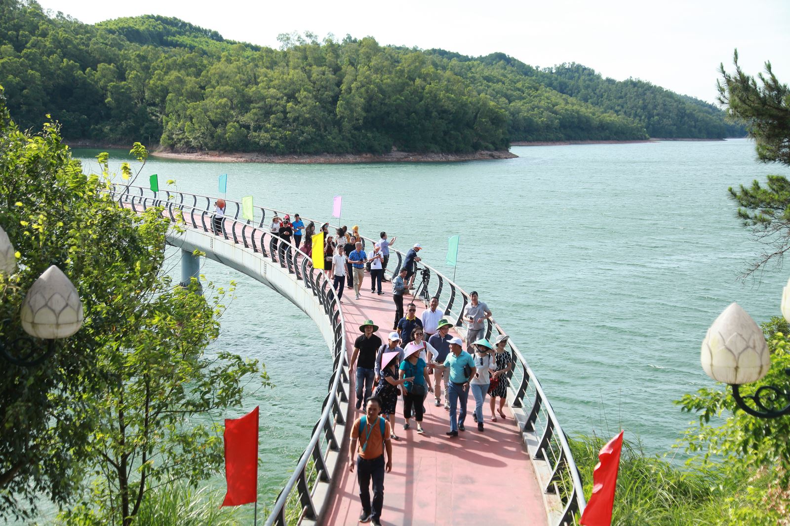 Hành trình chạm vào vẻ đẹp nguyên sơ với những món ngon gói trọn hương vị đậm đà, là đặc sản 