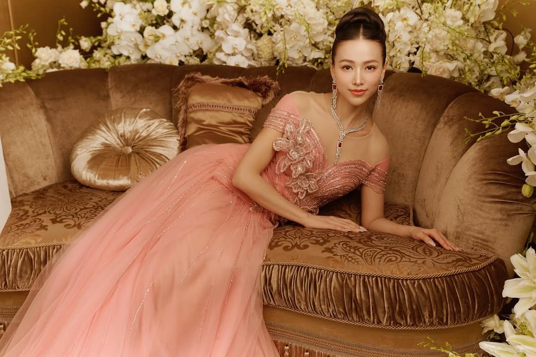Nàng hậu bị nói "không đủ tầm" chỉ mặc đơn giản tới fashion show mà ấn tượng cỡ này- Ảnh 13.