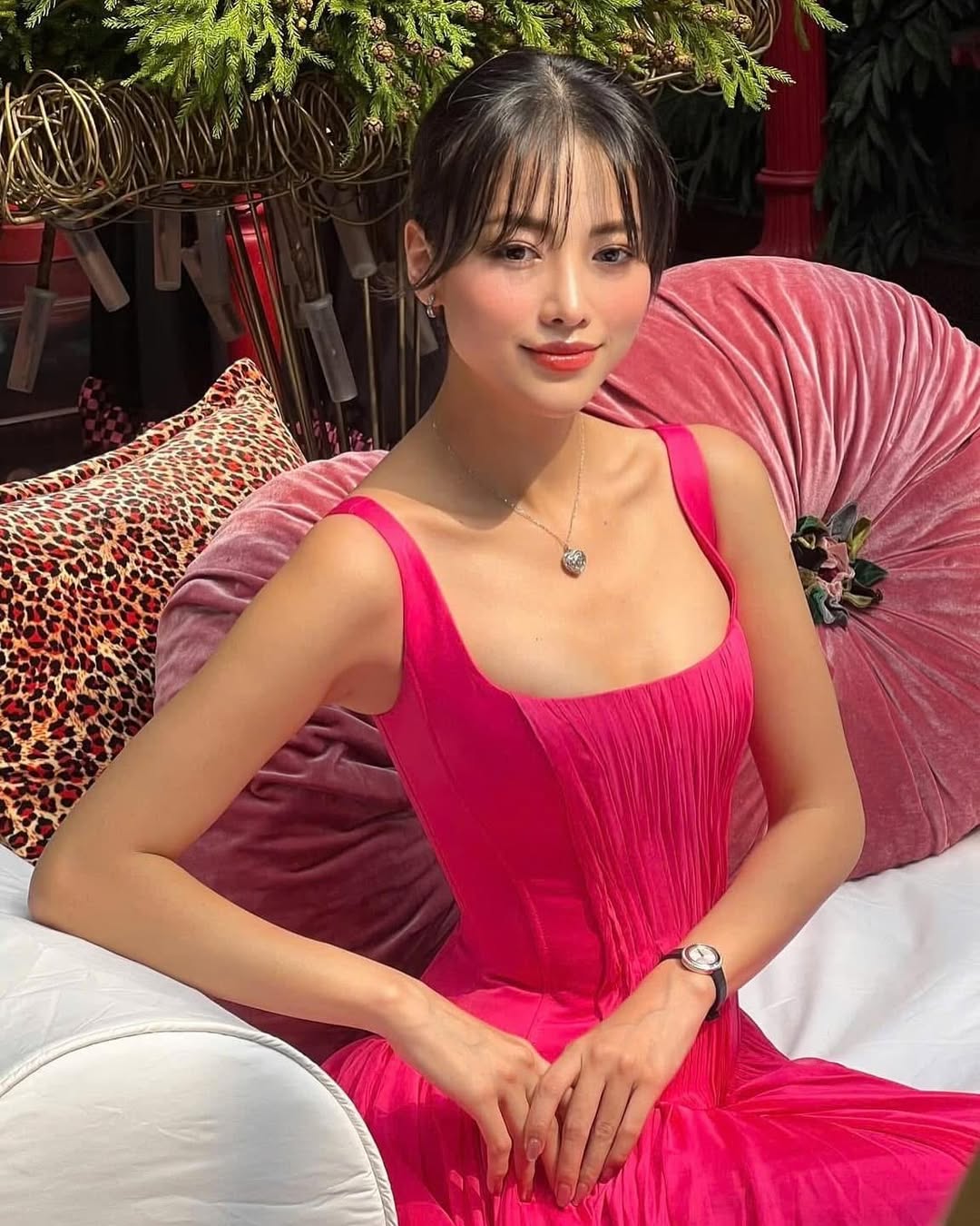 Nàng hậu bị nói "không đủ tầm" chỉ mặc đơn giản tới fashion show mà ấn tượng cỡ này- Ảnh 12.