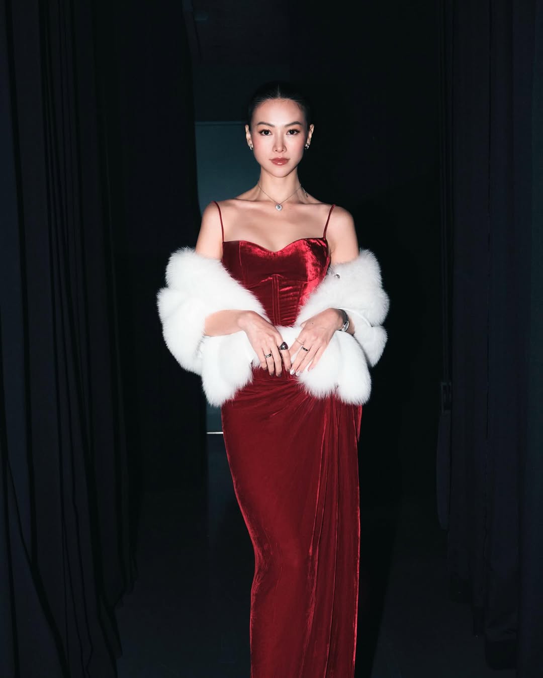 Nàng hậu bị nói "không đủ tầm" chỉ mặc đơn giản tới fashion show mà ấn tượng cỡ này- Ảnh 11.