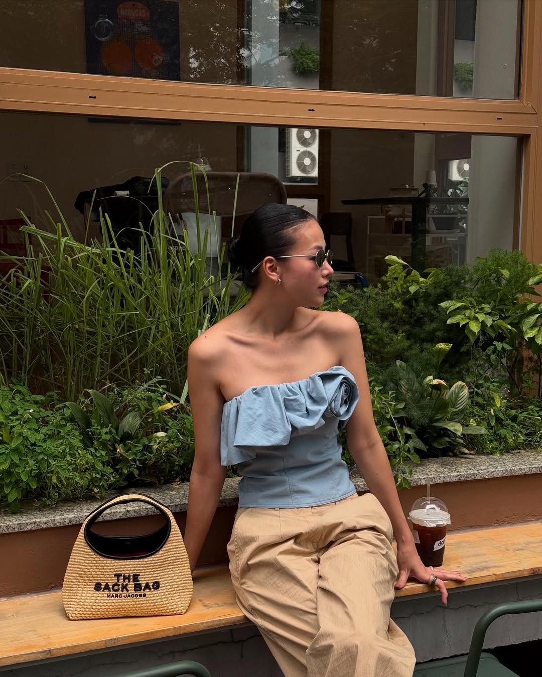 Nàng hậu bị nói "không đủ tầm" chỉ mặc đơn giản tới fashion show mà ấn tượng cỡ này- Ảnh 15.