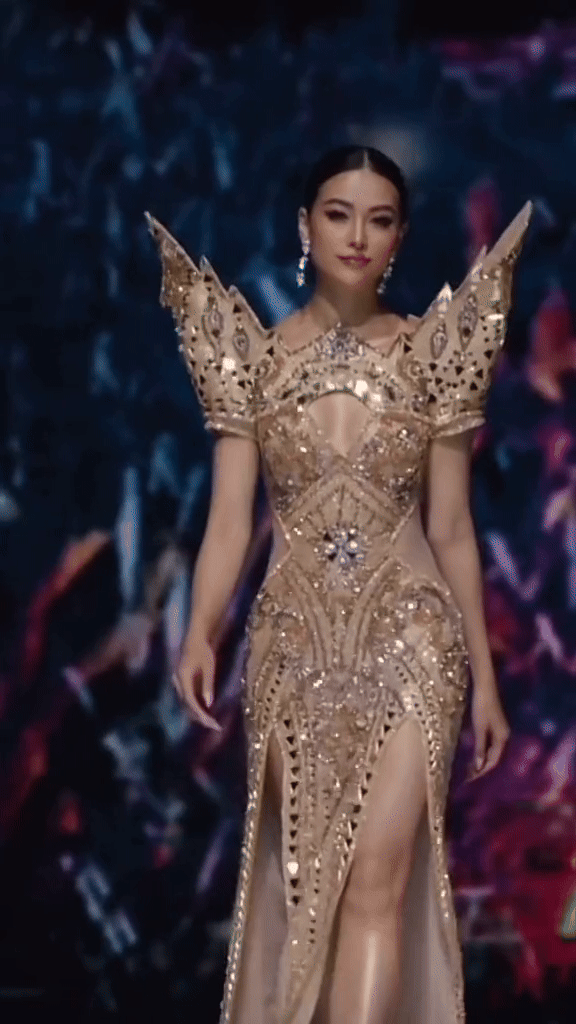 Nàng hậu bị nói "không đủ tầm" chỉ mặc đơn giản tới fashion show mà ấn tượng cỡ này- Ảnh 7.