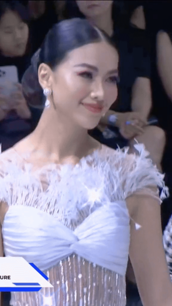 Nàng hậu bị nói "không đủ tầm" chỉ mặc đơn giản tới fashion show mà ấn tượng cỡ này- Ảnh 8.