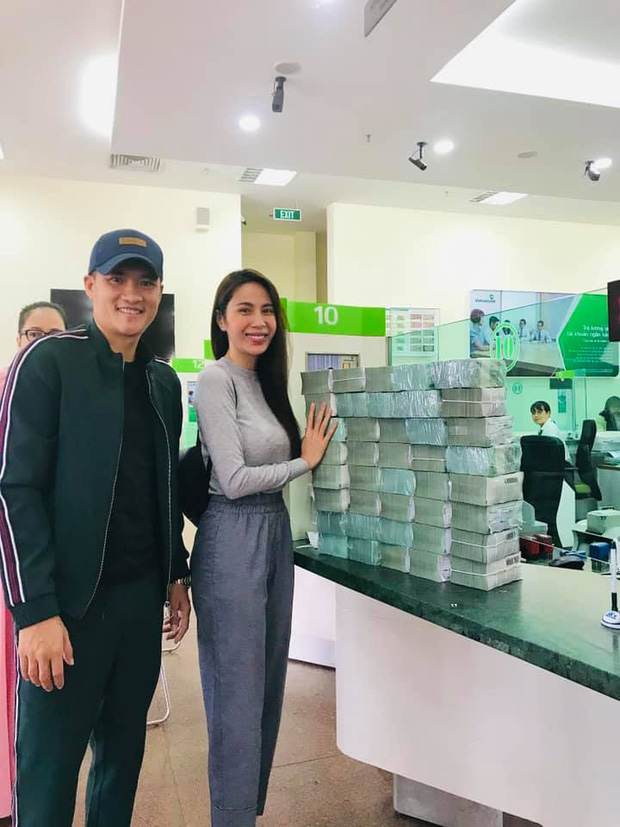 Dấu hiệu kỳ lạ của vợ chồng Thuỷ Tiên - Công Vinh- Ảnh 1. Dấu hiệu kỳ lạ của vợ chồng Thuỷ Tiên - Công Vinh- Ảnh 1.