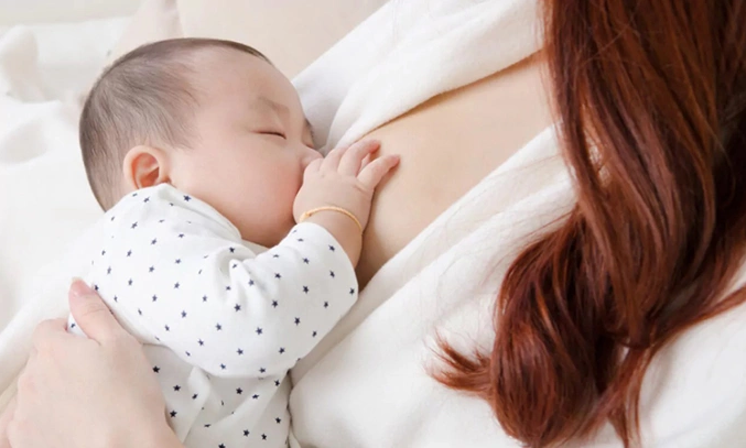 Chấn động: Trẻ sơ sinh bú bình có thể nuốt phải hơn 1 triệu hạt vi nhựa mỗi ngày- Ảnh 2.