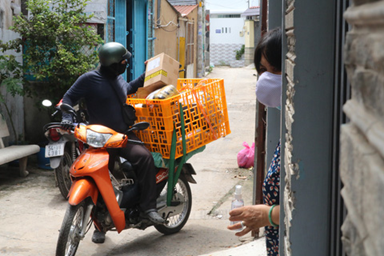 Chuyển khoản 1,8 triệu đồng cho shipper nhưng không thành công, người phụ nữ Hà Nội thao tác lại thì mất luôn 100 triệu đồng- Ảnh 1.