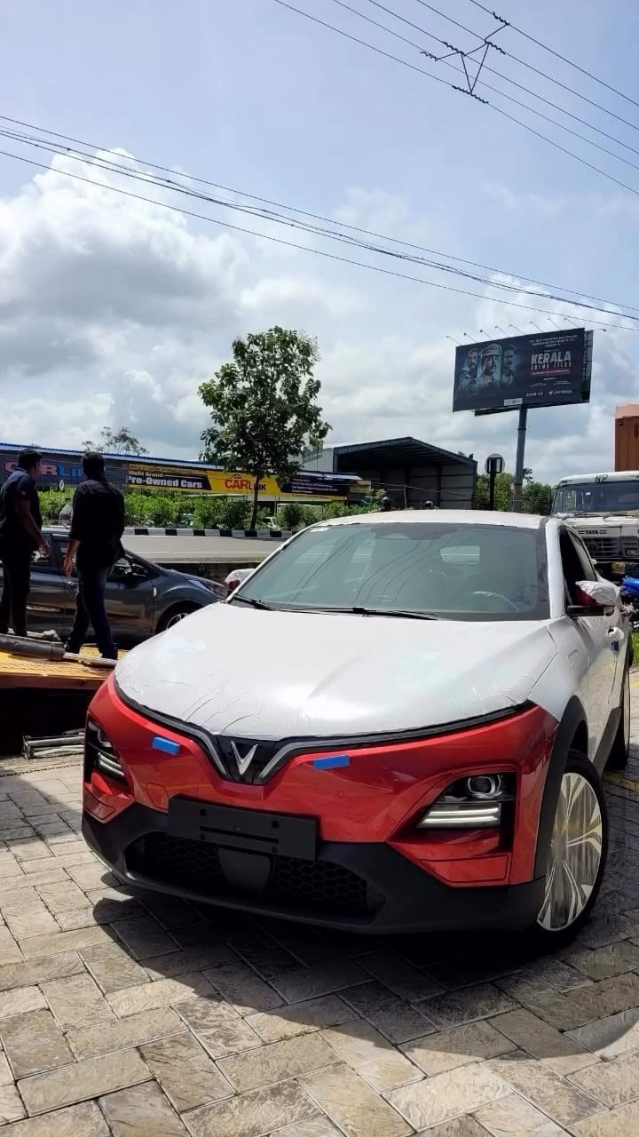 Lô xe VinFast đầu tiên đã về đại lý Ấn Độ nhưng người Ấn khao khát cỡ nào cũng không mua được vì 1 điều- Ảnh 2. Lô xe VinFast đầu tiên đã về đại lý Ấn Độ nhưng người Ấn khao khát cỡ nào cũng không mua được vì 1 điều- Ảnh 2.