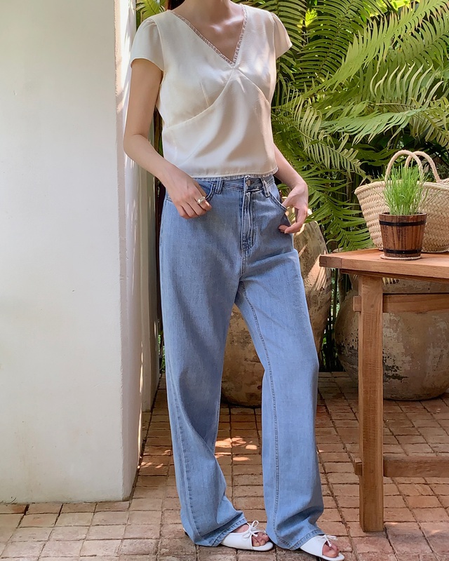 Hè mặc quần jeans sợ nóng, nàng ghim ngay 10 cách diện jeans ống rộng vừa mát vừa sành điệu- Ảnh 6. Hè mặc quần jeans sợ nóng, nàng ghim ngay 10 cách diện jeans ống rộng vừa mát vừa sành điệu- Ảnh 6.