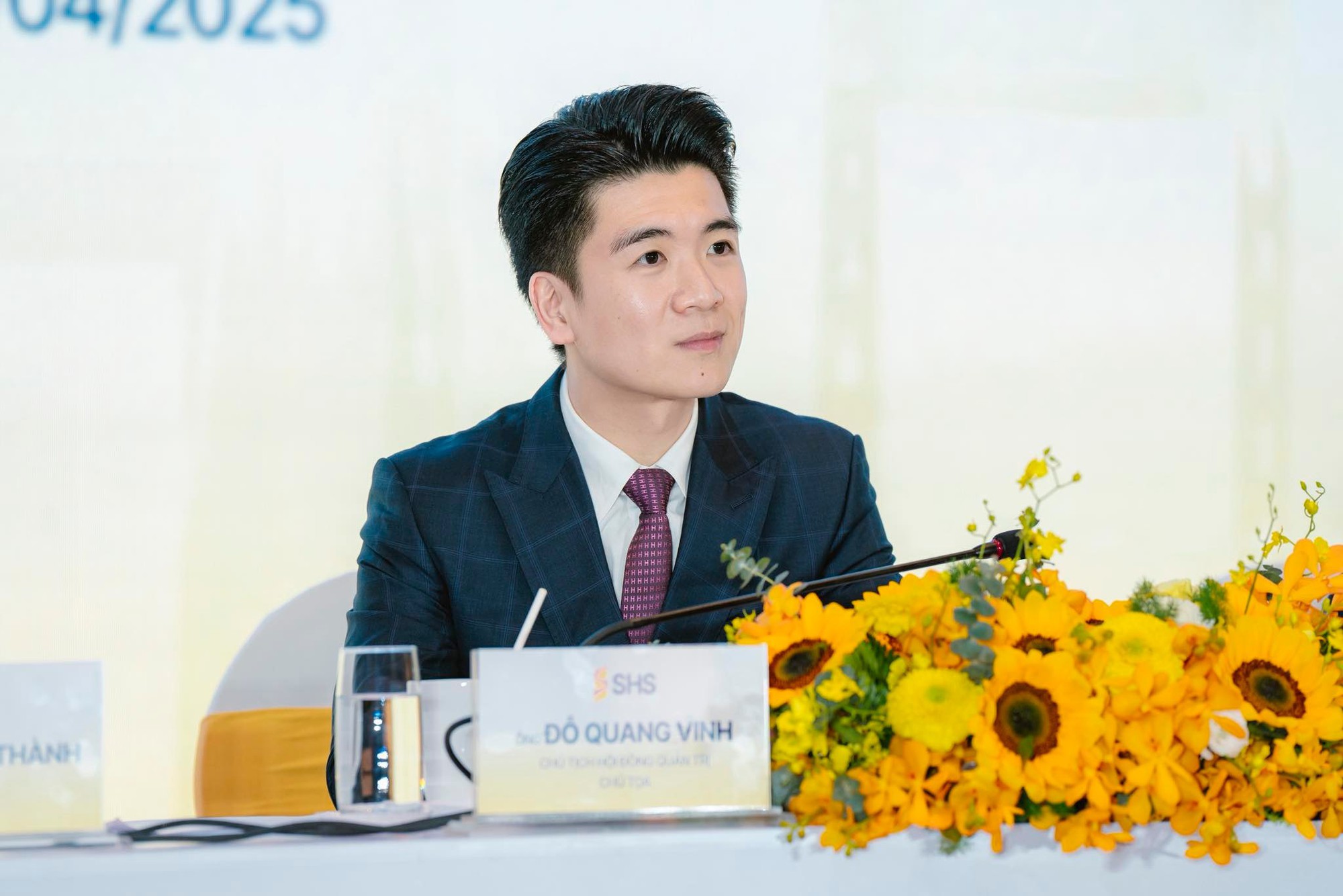 Thiếu gia nhà bầu Hiển tung bộ ảnh “thanh xuân vườn trường” cực điển trai, còn đâu hình ảnh bố 3 con bỉm sữa- Ảnh 6.