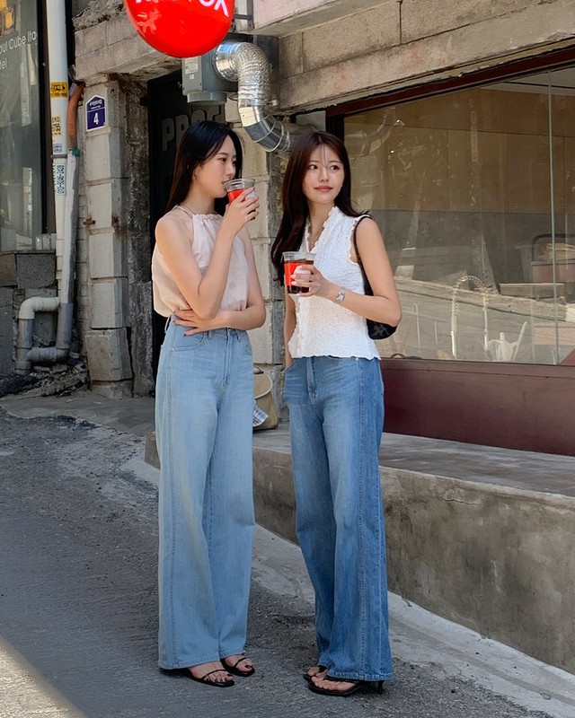 Hè mặc quần jeans sợ nóng, nàng ghim ngay 10 cách diện jeans ống rộng vừa mát vừa sành điệu- Ảnh 5. Hè mặc quần jeans sợ nóng, nàng ghim ngay 10 cách diện jeans ống rộng vừa mát vừa sành điệu- Ảnh 5.