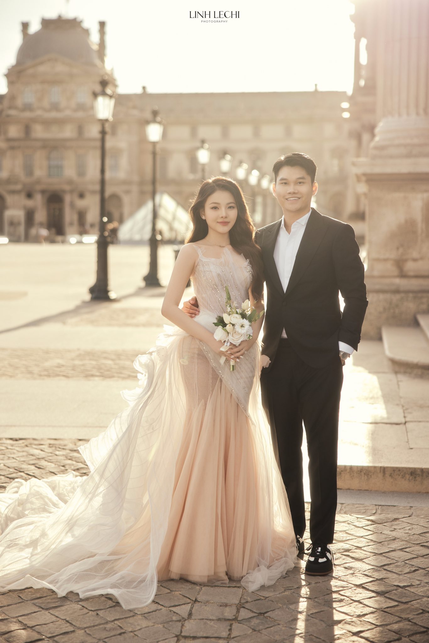 Danh tính cô dâu Sài Gòn xinh đẹp, đội trên đầu vương miệng làm từ 10 cây vàng "gây bão" MXH- Ảnh 2.