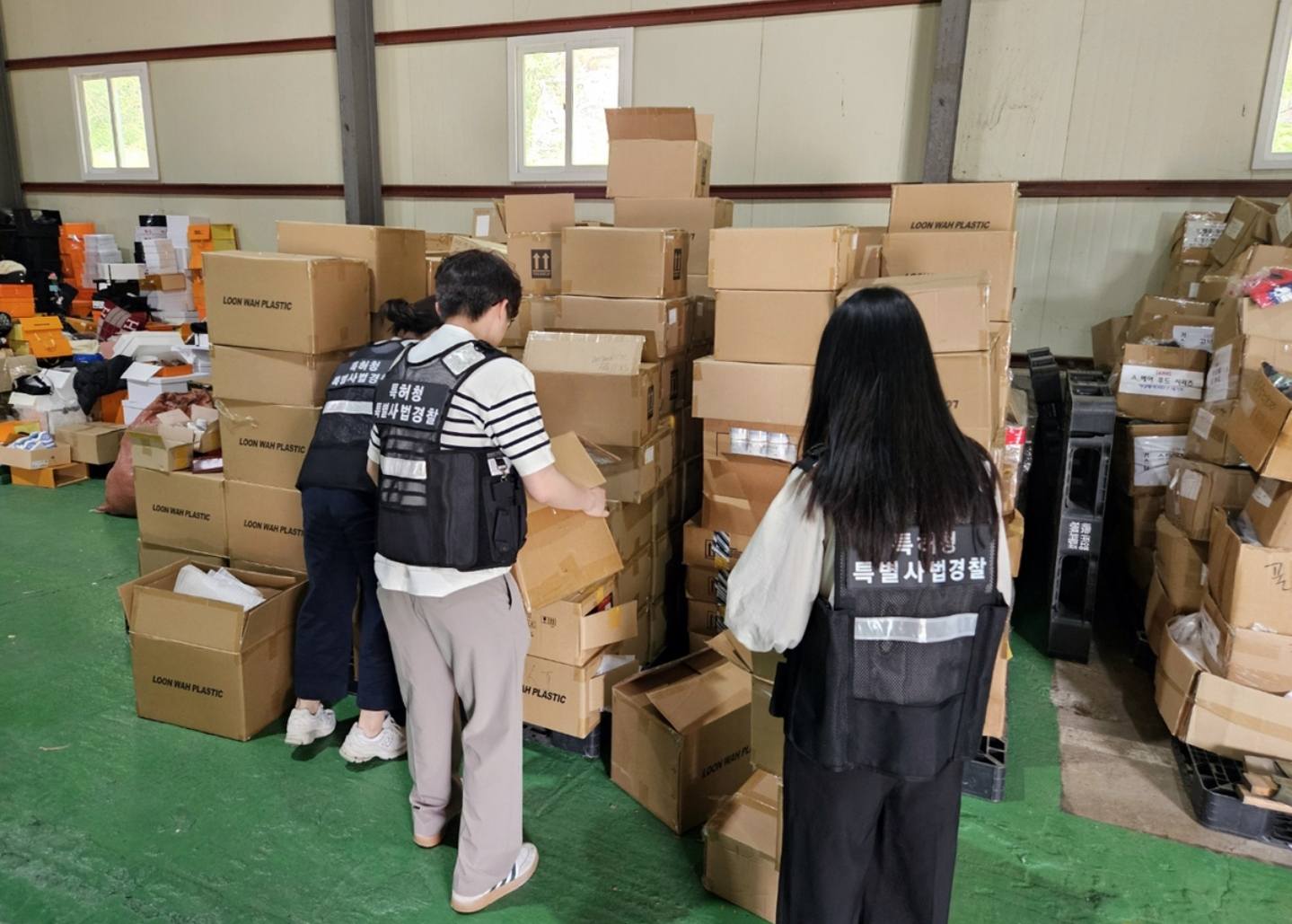 Triệt phá đường dây sản xuất mỹ phẩm giả tinh vi đến mức lừa được cả chuyên gia: SK-II, Kiehl's và Estée Lauder giả thực chất chỉ “như nước lã”- Ảnh 3. Triệt phá đường dây sản xuất mỹ phẩm giả tinh vi đến mức lừa được cả chuyên gia: SK-II, Kiehl's và Estée Lauder giả thực chất chỉ “như nước lã”- Ảnh 3.