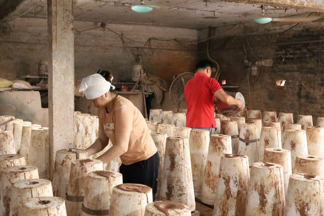 Làng gốm cổ 1000 năm tuổi bên sông Hồng hồi sinh- Ảnh 3.