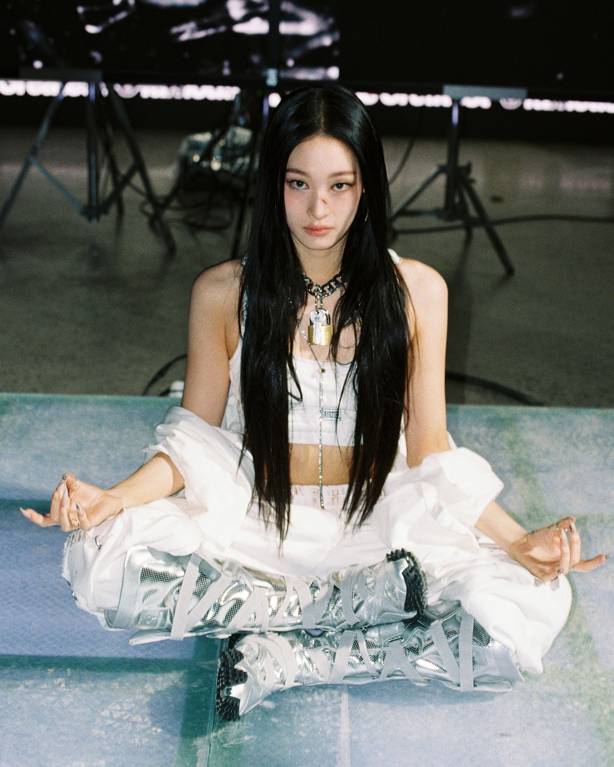 Tiểu thư tài phiệt giúp tân binh “quái vật” thoát kiếp flop, đánh bật cả 2 nhóm kế nhiệm BLACKPINK?- Ảnh 4. Tiểu thư tài phiệt giúp tân binh “quái vật” thoát kiếp flop, đánh bật cả 2 nhóm kế nhiệm BLACKPINK?- Ảnh 4.
