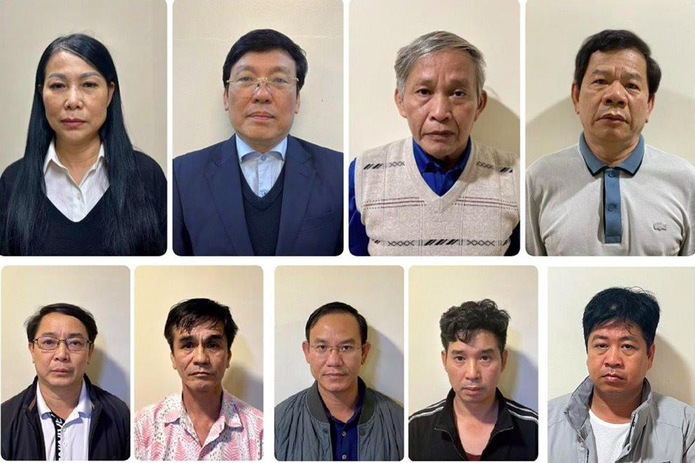 Cựu bí thư tỉnh ủy Hoàng Thị Thúy Lan cùng các bị cáo đến tòa bằng xe đặc chủng và xe 29 chỗ- Ảnh 5.