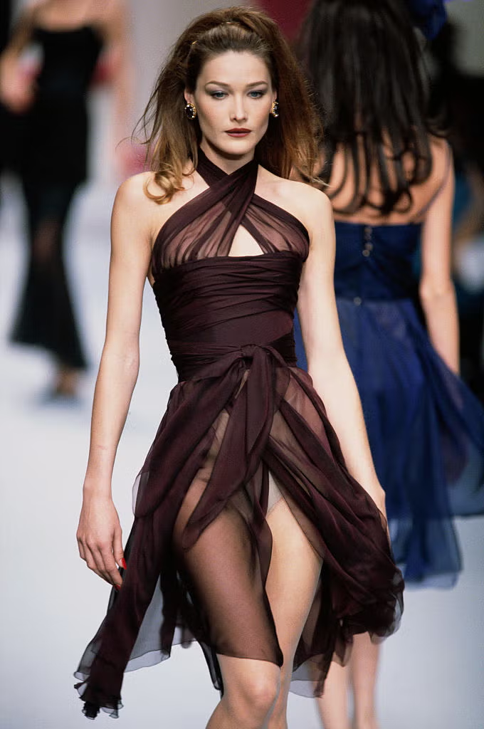 Tài sắc vẹn toàn như Carla Bruni: Từ siêu mẫu đình đám tới cựu đệ nhất phu nhân Pháp- Ảnh 4. Tài sắc vẹn toàn như Carla Bruni: Từ siêu mẫu đình đám tới cựu đệ nhất phu nhân Pháp- Ảnh 4.
