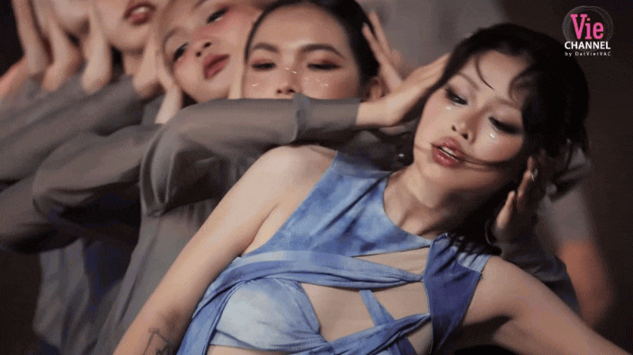 Tìm ra công thức top 1 trending của Em Xinh Say Hi- Ảnh 2. Tìm ra công thức top 1 trending của Em Xinh Say Hi- Ảnh 2.