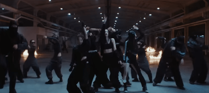 Tiểu thư tài phiệt giúp tân binh “quái vật” thoát kiếp flop, đánh bật cả 2 nhóm kế nhiệm BLACKPINK?- Ảnh 3. Tiểu thư tài phiệt giúp tân binh “quái vật” thoát kiếp flop, đánh bật cả 2 nhóm kế nhiệm BLACKPINK?- Ảnh 3.