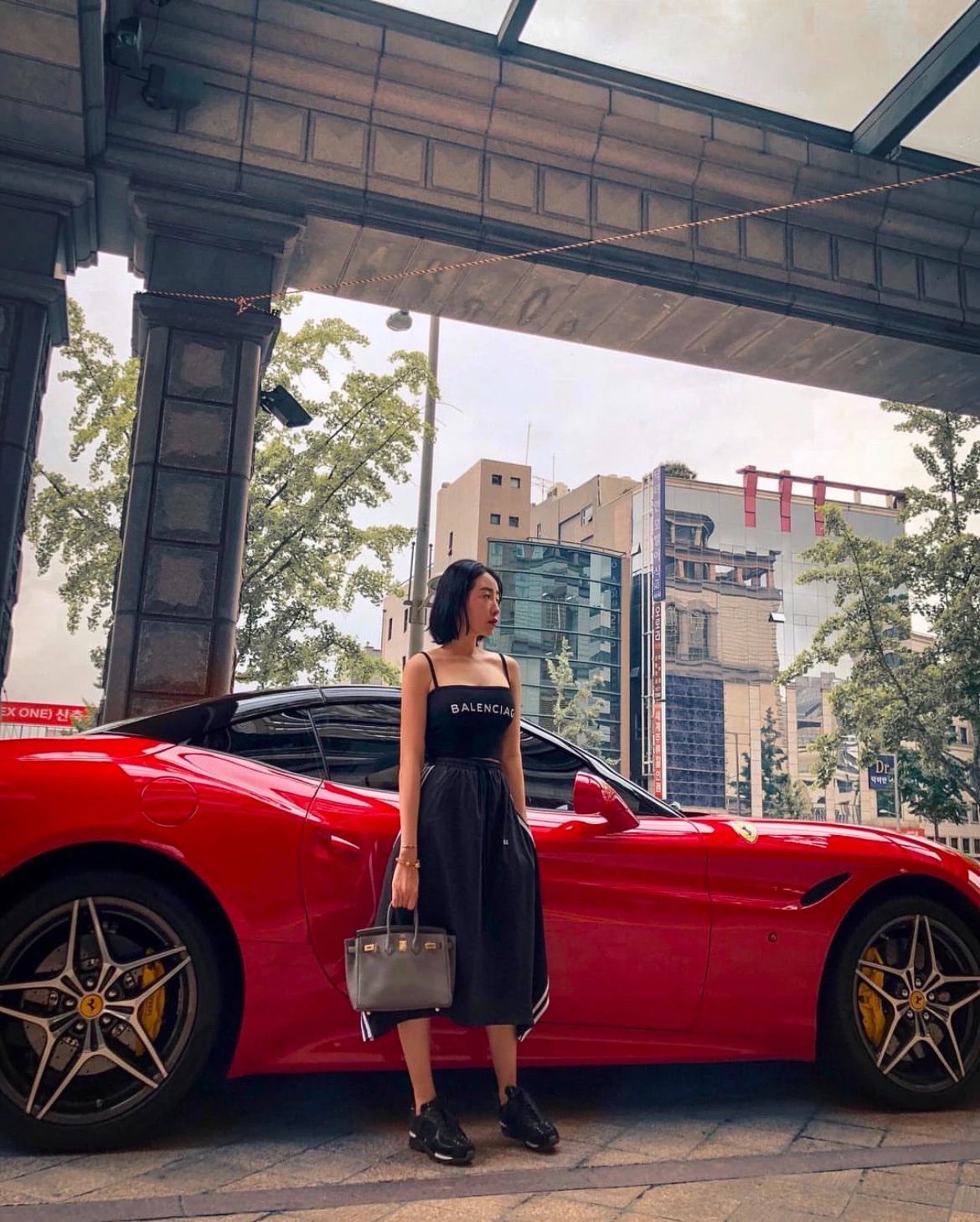 "Hot mom" Cún Bông từng khoe dàn xe đắt tiền trước khi bị bắt: Có cả Ferrari, Porsche, trị giá ước tính hàng chục tỷ đồng- Ảnh 5.