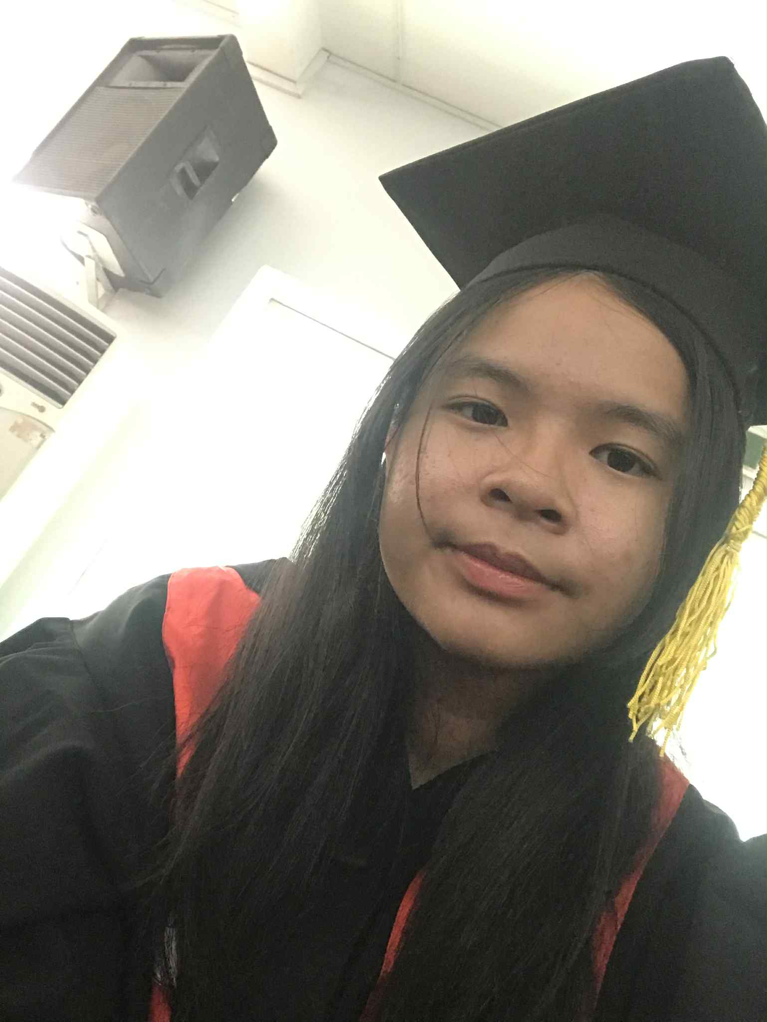 Thủ khoa thi vào lớp 10 TP.HCM với 2 điểm 10 tuyệt đối: Mỗi ngày làm 2 đề Anh, 3 đề Toán, xem thêm thời sự để viết Văn hay- Ảnh 1.