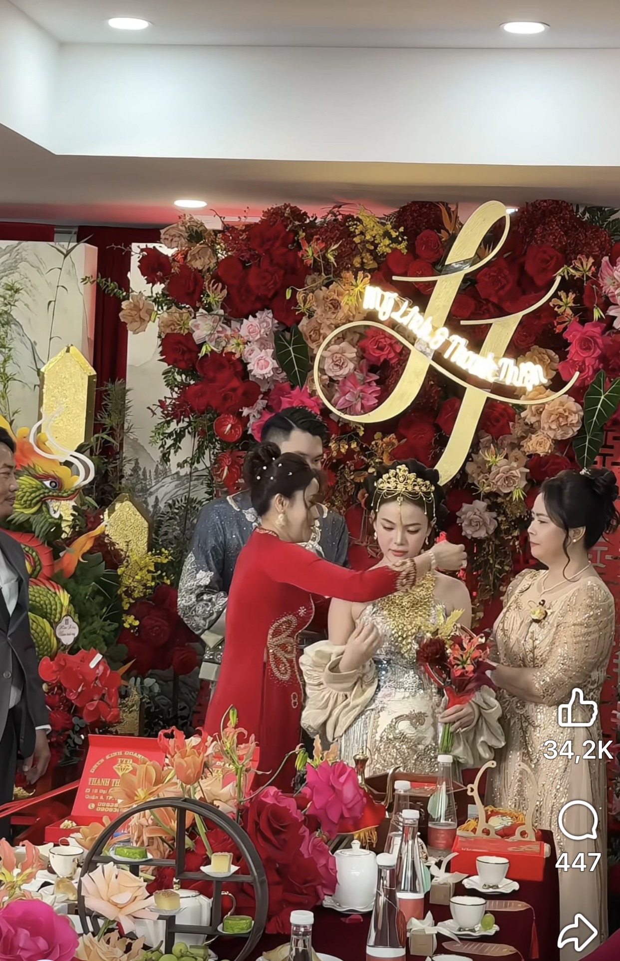 Danh tính cô dâu Sài Gòn xinh đẹp, đội trên đầu vương miệng làm từ 10 cây vàng "gây bão" MXH- Ảnh 5.