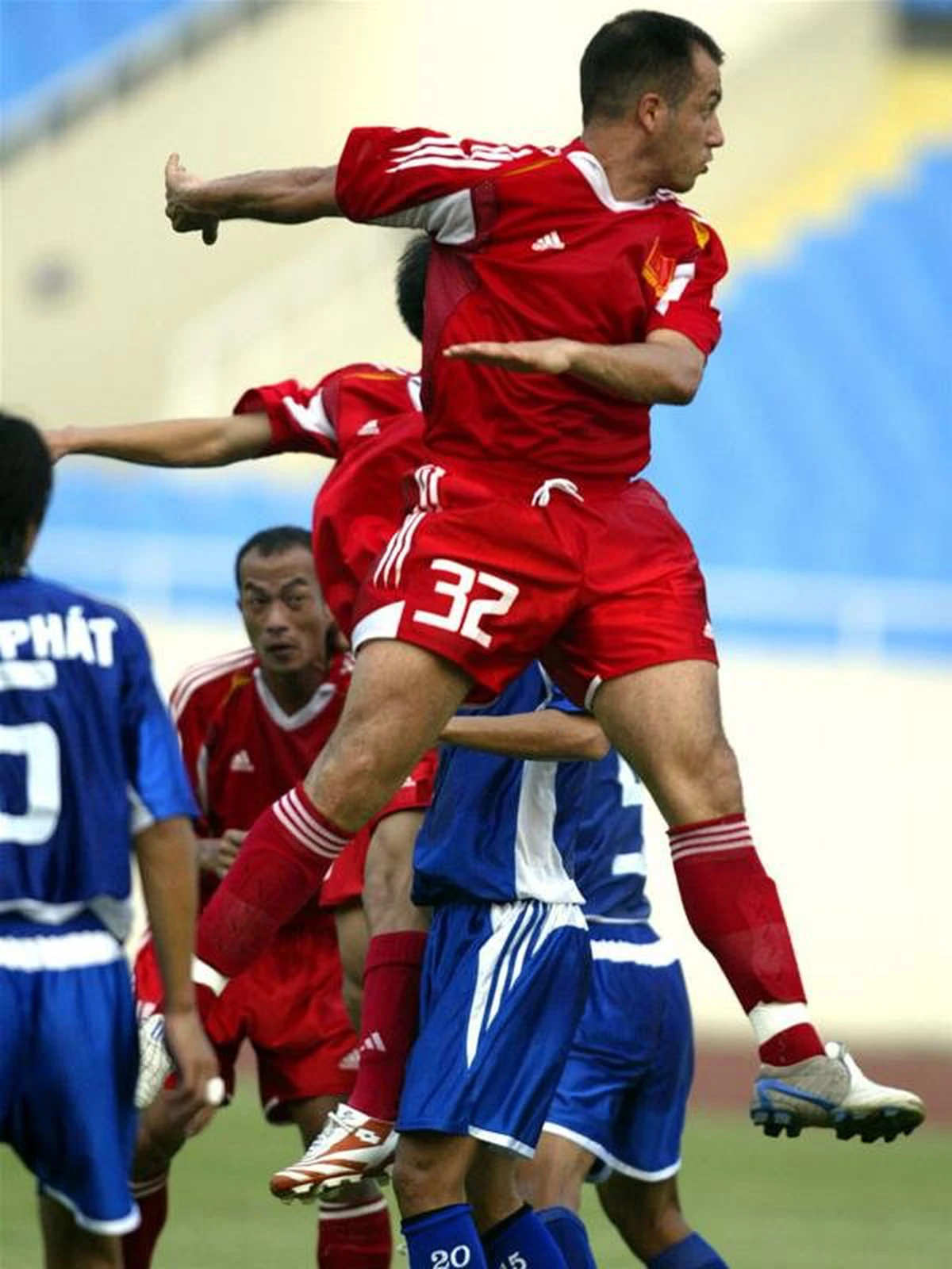 “Cú lừa Việt kiều” khiến đội bóng V.League ôm hận: Rước phải “cục nợ”, lại còn bị kiện lên FIFA- Ảnh 2. “Cú lừa Việt kiều” khiến đội bóng V.League ôm hận: Rước phải “cục nợ”, lại còn bị kiện lên FIFA- Ảnh 2.