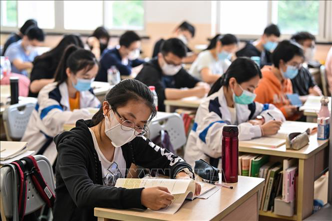 Hơn 400 học sinh Trung Quốc sơ tán trước kỳ thi vào lớp 10- Ảnh 1. Hơn 400 học sinh Trung Quốc sơ tán trước kỳ thi vào lớp 10- Ảnh 1.