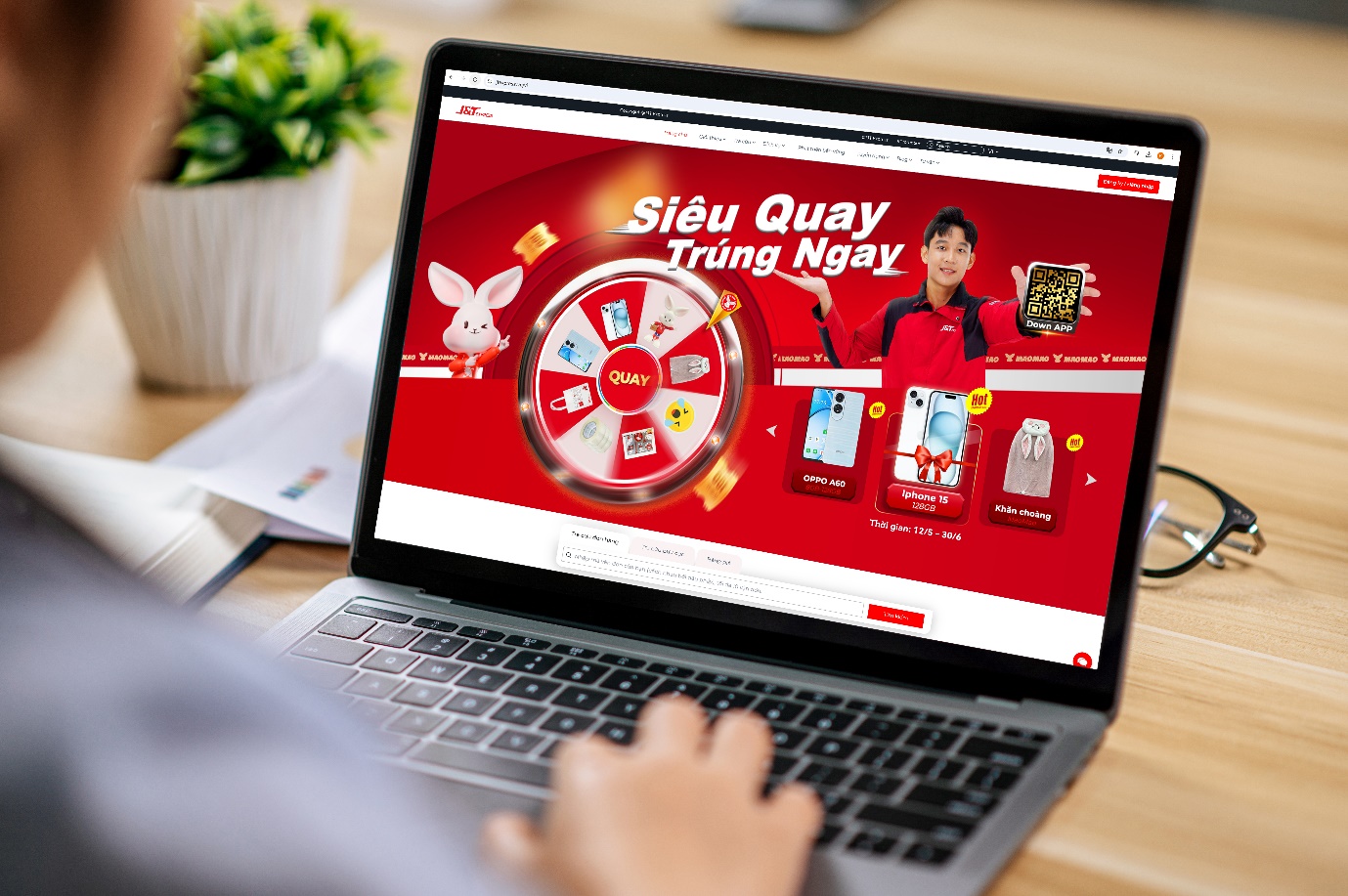 J&T Express: “Siêu quay trúng ngay” tăng nhiệt chặng cuối - iPhone 15 và loạt quà tặng giá trị đã có chủ- Ảnh 2. J&T Express: “Siêu quay trúng ngay” tăng nhiệt chặng cuối - iPhone 15 và loạt quà tặng giá trị đã có chủ- Ảnh 2.