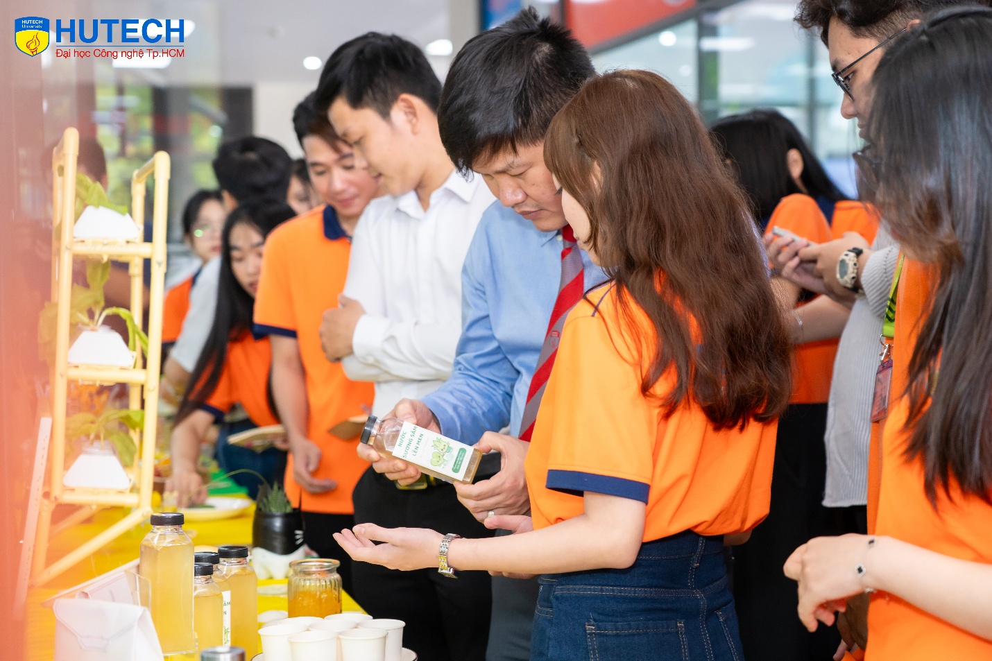 Bùng nổ ý tưởng sáng tạo, sinh viên HUTECH trình làng nhiều sản phẩm "xanh"- Ảnh 5.
