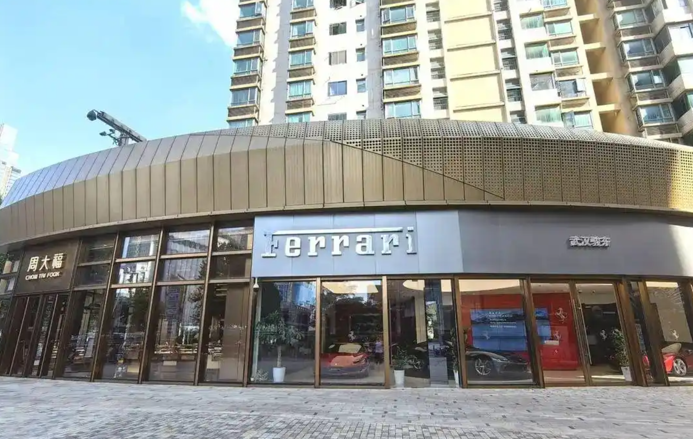 Người đàn ông mua Ferrari hơn 14 tỷ đồng, 3 năm không được nhận xe liền đến đòi lại tiền, đại lý tuyên bố: “Muốn hoàn tiền phải bán được xe giúp chúng tôi”- Ảnh 1. Người đàn ông mua Ferrari hơn 14 tỷ đồng, 3 năm không được nhận xe liền đến đòi lại tiền, đại lý tuyên bố: “Muốn hoàn tiền phải bán được xe giúp chúng tôi”- Ảnh 1.