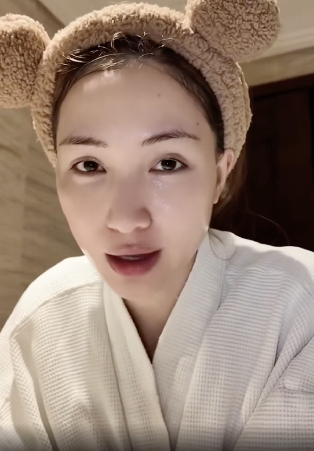 Hoà Minzy mới nâng mũi?- Ảnh 9. Hoà Minzy mới nâng mũi?- Ảnh 9.