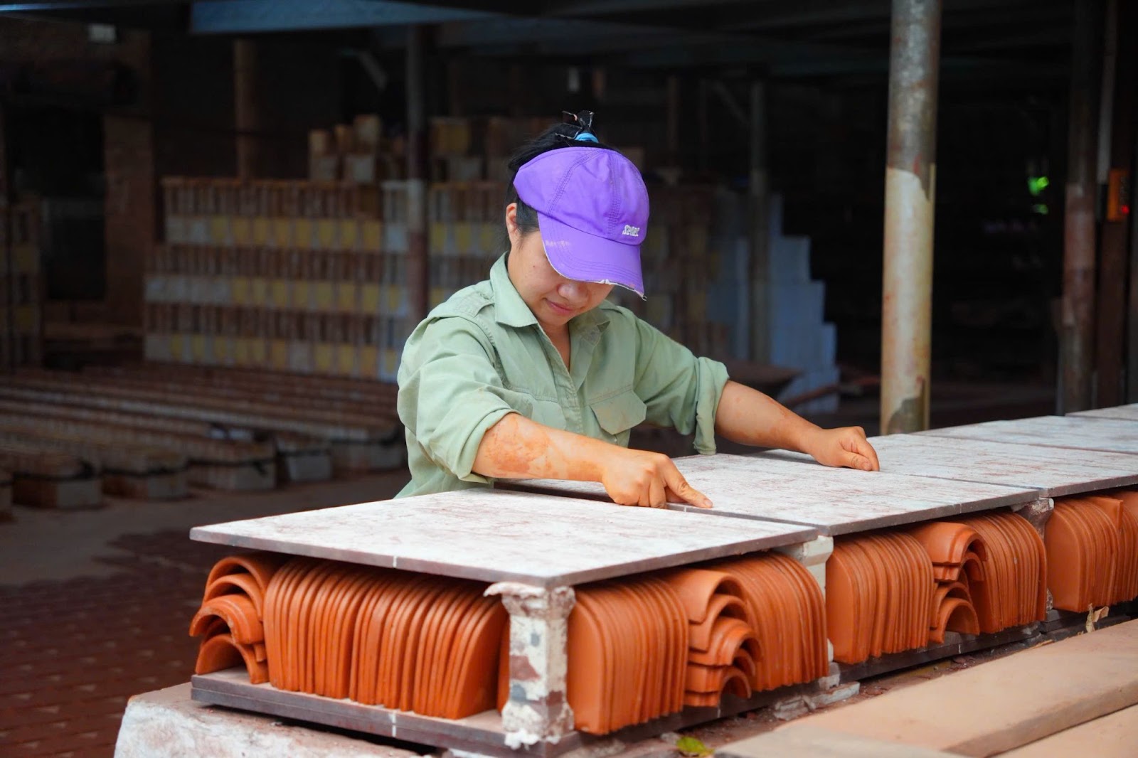 Làng gốm cổ 1000 năm tuổi bên sông Hồng hồi sinh- Ảnh 1.